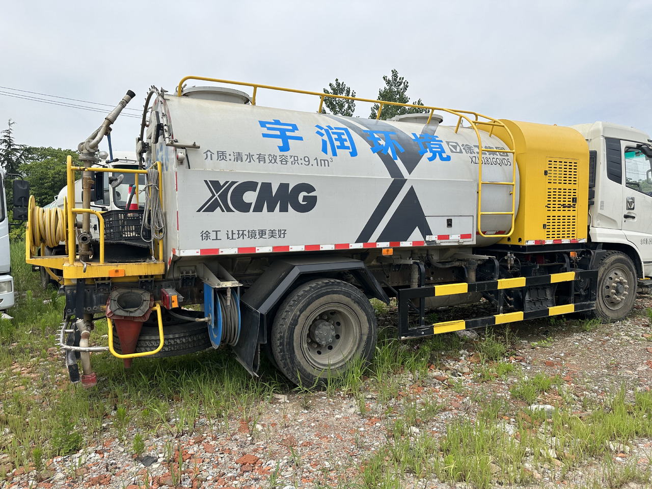 Dongfeng Large Vacuum Suction Truck - فراغ شاحنة: صورة 3 Dongfeng Large Vacuum Suction Truck - فراغ شاحنة: صورة 3