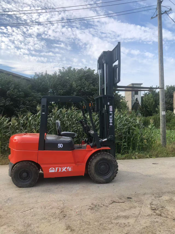 HELI 5Ton Forklift - رافعة شوكية ديزل: صورة 1 HELI 5Ton Forklift - رافعة شوكية ديزل: صورة 1