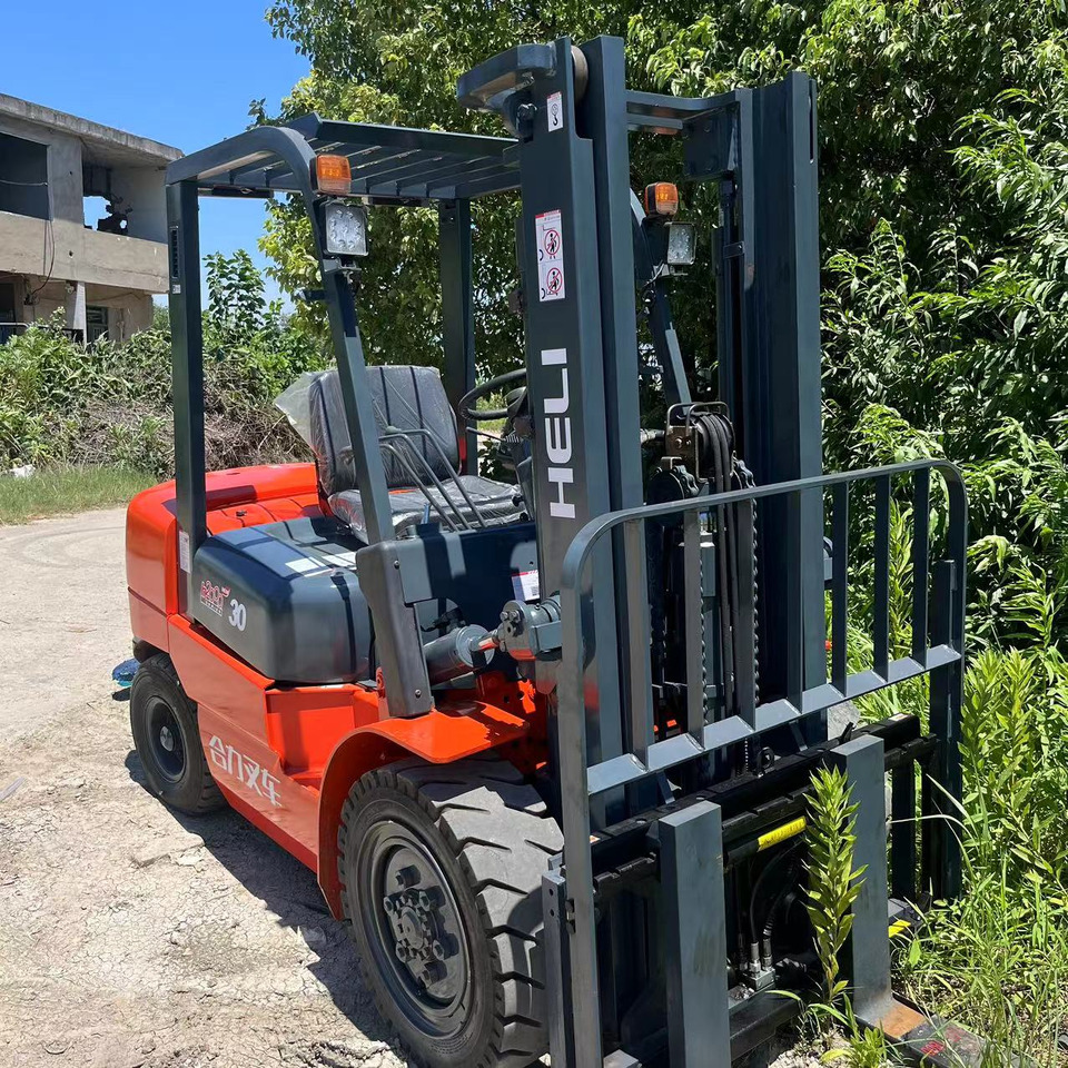 HELI Forklift 3 ton Click Here for Discount - رافعة شوكية ديزل: صورة 3 HELI Forklift 3 ton Click Here for Discount - رافعة شوكية ديزل: صورة 3