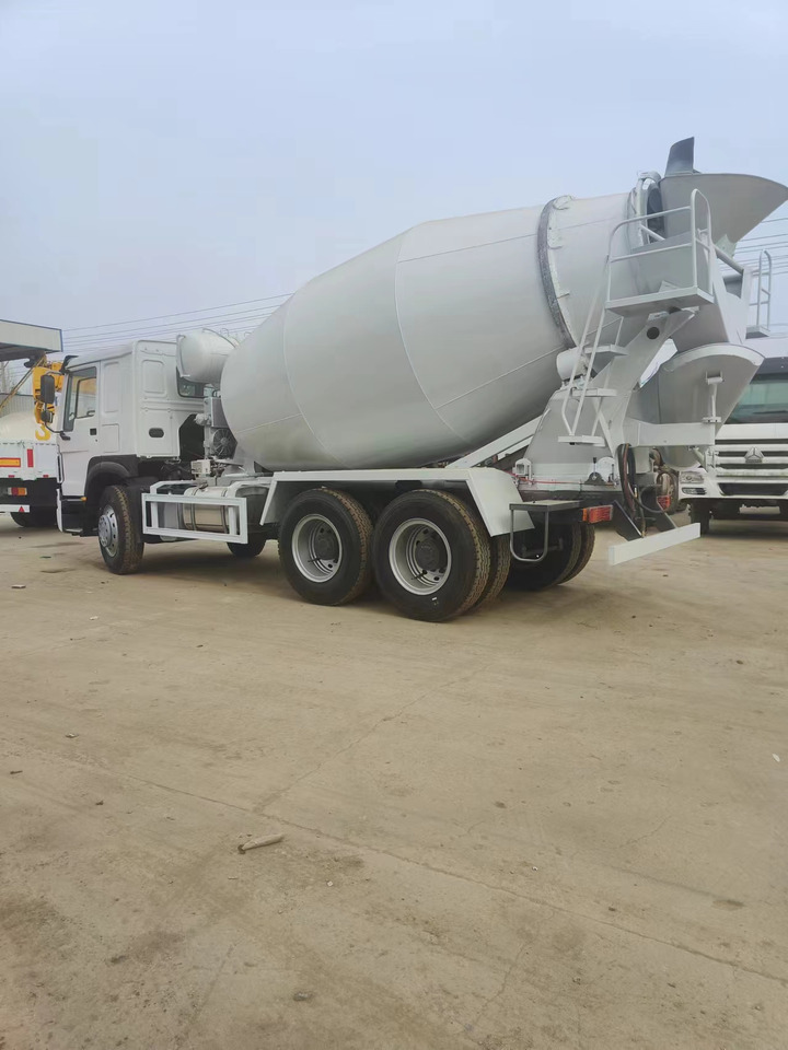 HOWO 375 Cement Mixer Truck 6*4 - شاحنة خلاطة خرسانة: صورة 4 HOWO 375 Cement Mixer Truck 6*4 - شاحنة خلاطة خرسانة: صورة 4