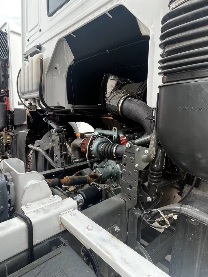 HOWO Cement Mixer Truck 12cube Click Here for Discount - شاحنة خلاطة خرسانة: صورة 2 HOWO Cement Mixer Truck 12cube Click Here for Discount - شاحنة خلاطة خرسانة: صورة 2