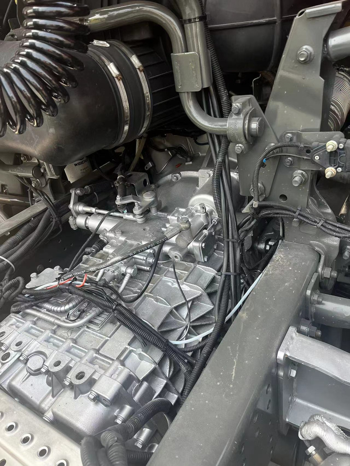 HOWO Truck Unit T7H 6*4 - شاحنة قلاب: صورة 5 HOWO Truck Unit T7H 6*4 - شاحنة قلاب: صورة 5