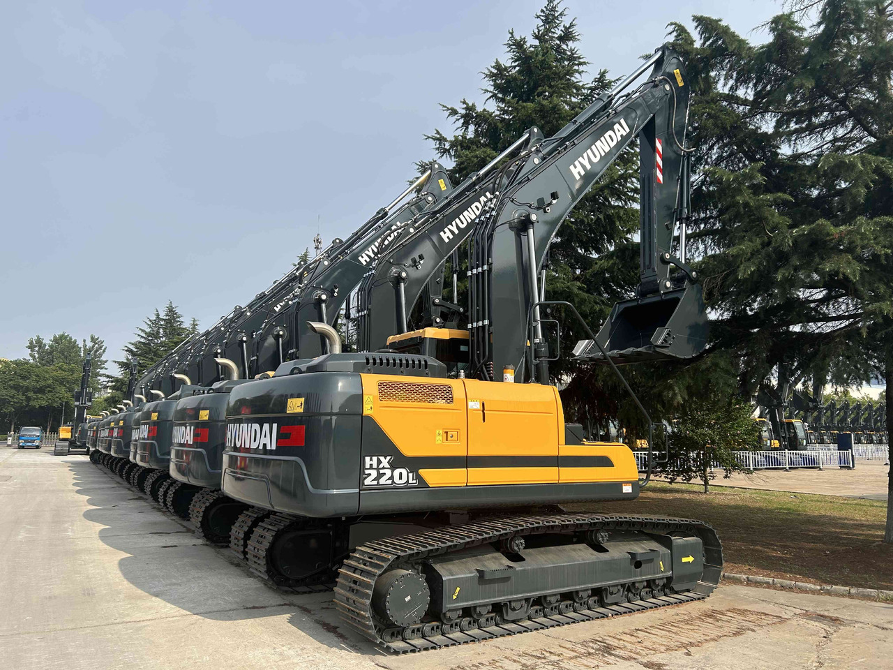 HYUNDAI Excavator HX220 Click Here for Discount - حفّار: صورة 3 HYUNDAI Excavator HX220 Click Here for Discount - حفّار: صورة 3