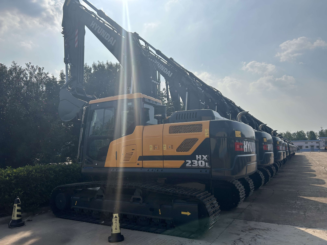 HYUNDAI Excavator HX230 Click Here for Discount - حفّار: صورة 2 HYUNDAI Excavator HX230 Click Here for Discount - حفّار: صورة 2