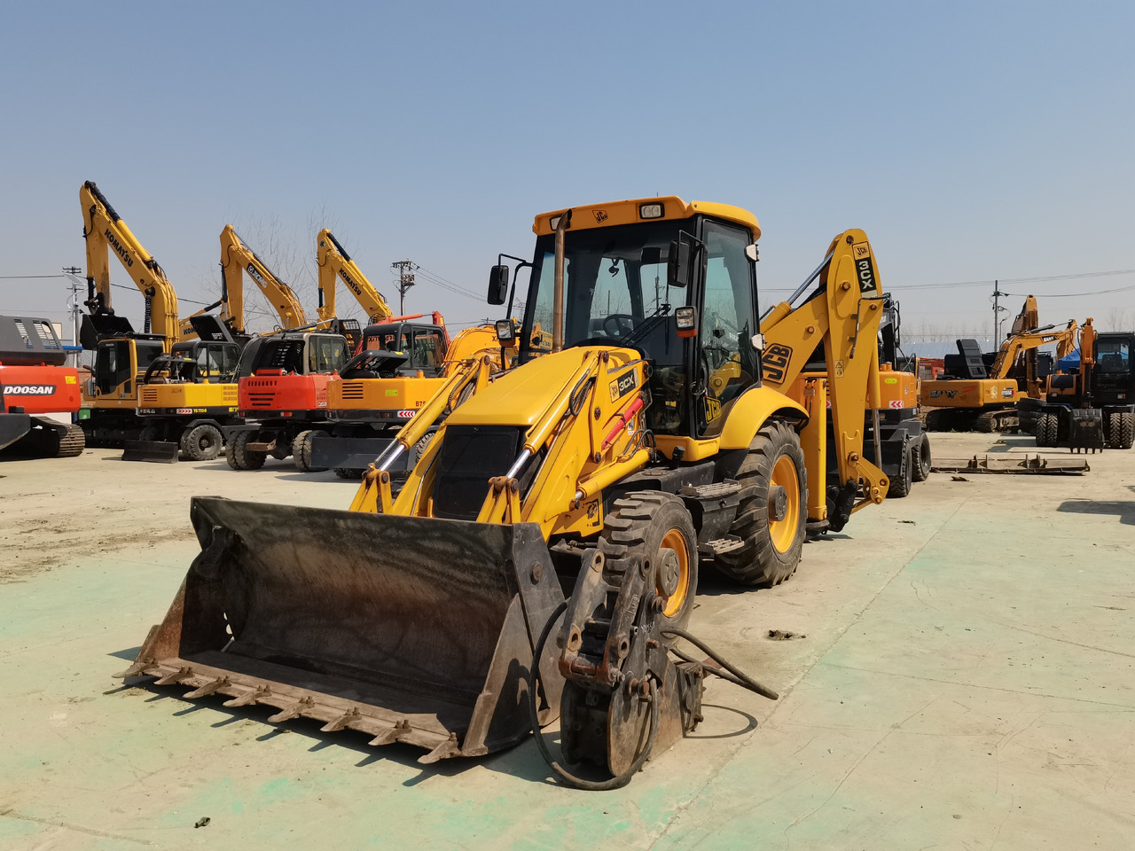 JCB Backhoe Loader 3CX Click Here for Discount - لودر ذو محراث خلفي/ باكهو: صورة 1 JCB Backhoe Loader 3CX Click Here for Discount - لودر ذو محراث خلفي/ باكهو: صورة 1
