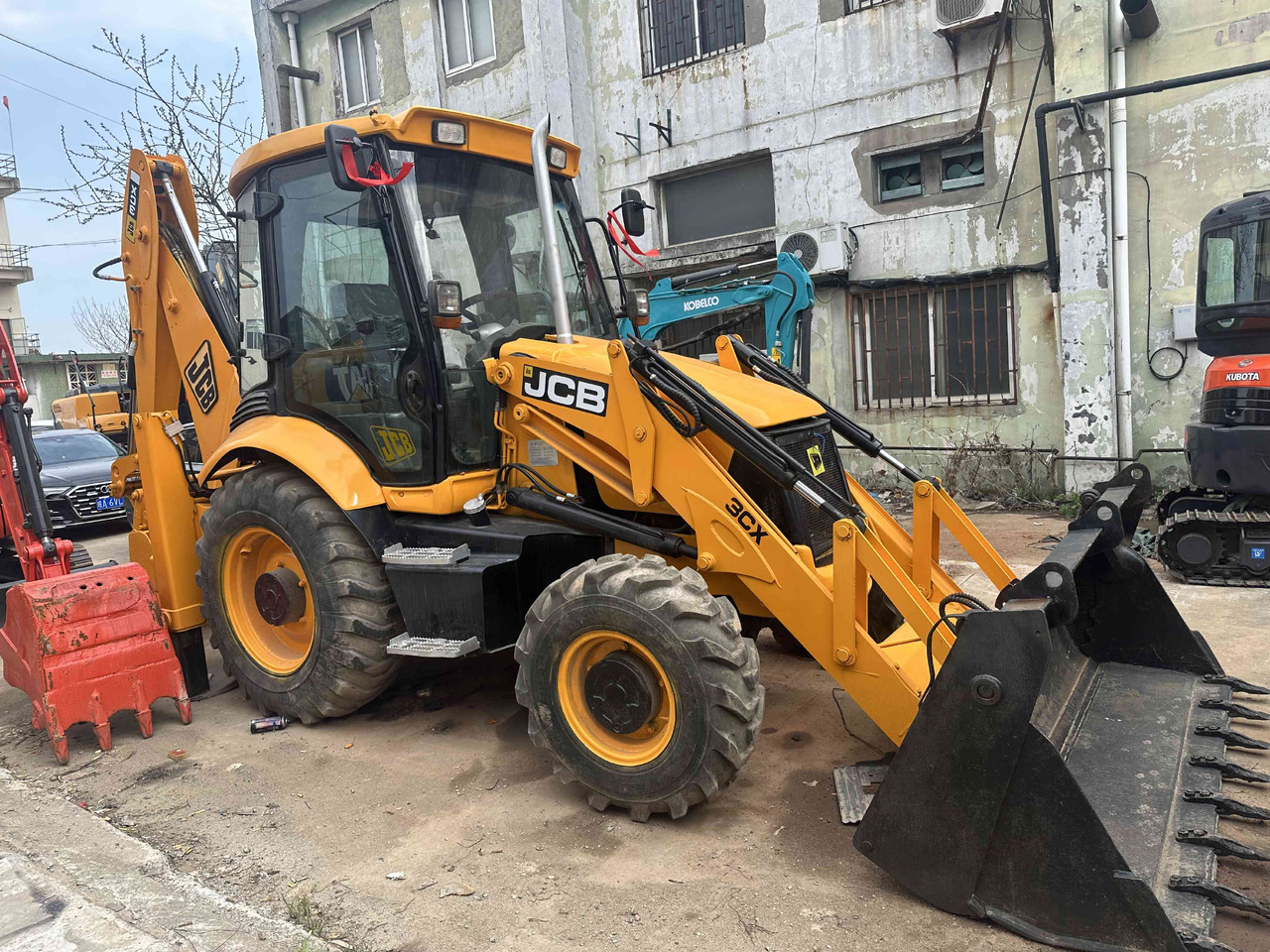 JCB Backhoe Loader - لودر ذو محراث خلفي/ باكهو: صورة 2 JCB Backhoe Loader - لودر ذو محراث خلفي/ باكهو: صورة 2