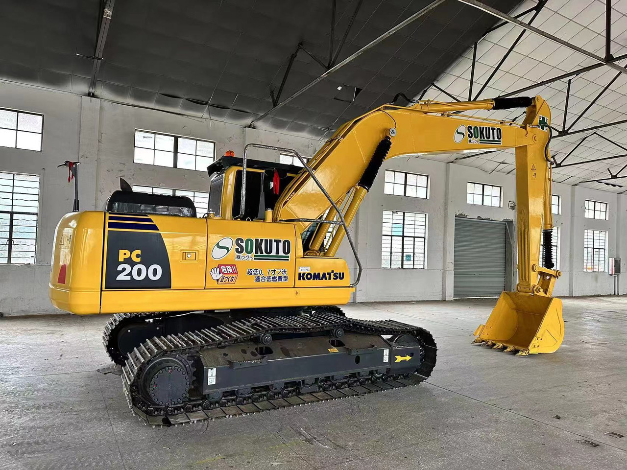 KOMATSU Excavator PC 200-8 Earn More Burn Less - حفّار: صورة 2 KOMATSU Excavator PC 200-8 Earn More Burn Less - حفّار: صورة 2