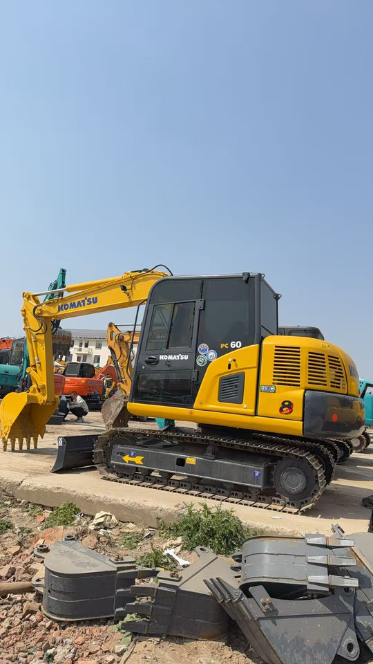 KOMATSU PC60 - حفار زاحف: صورة 2 KOMATSU PC60 - حفار زاحف: صورة 2