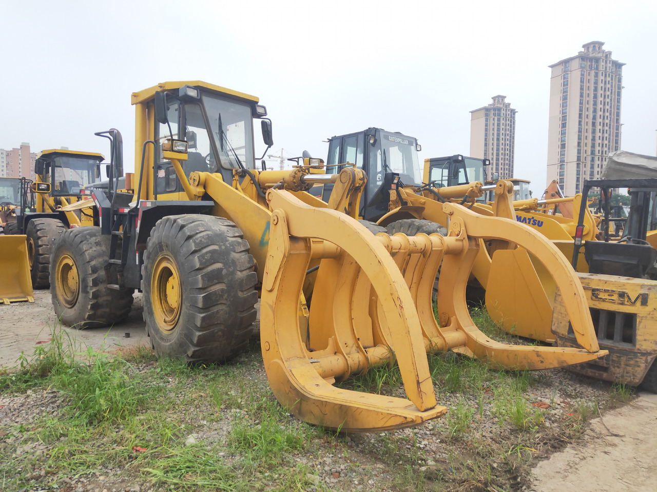 KOMATSU Wheel WA470-3 With a fork - اللودر بعجل: صورة 1 KOMATSU Wheel WA470-3 With a fork - اللودر بعجل: صورة 1