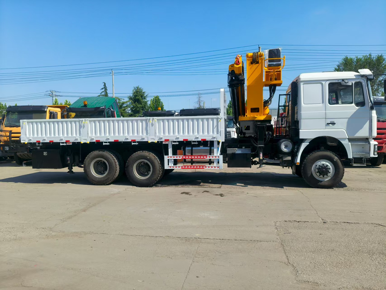 SHACMAN Truck Counted Crane 6x4 Click for Discount - شاحنة قلاب: صورة 2 SHACMAN Truck Counted Crane 6x4 Click for Discount - شاحنة قلاب: صورة 2