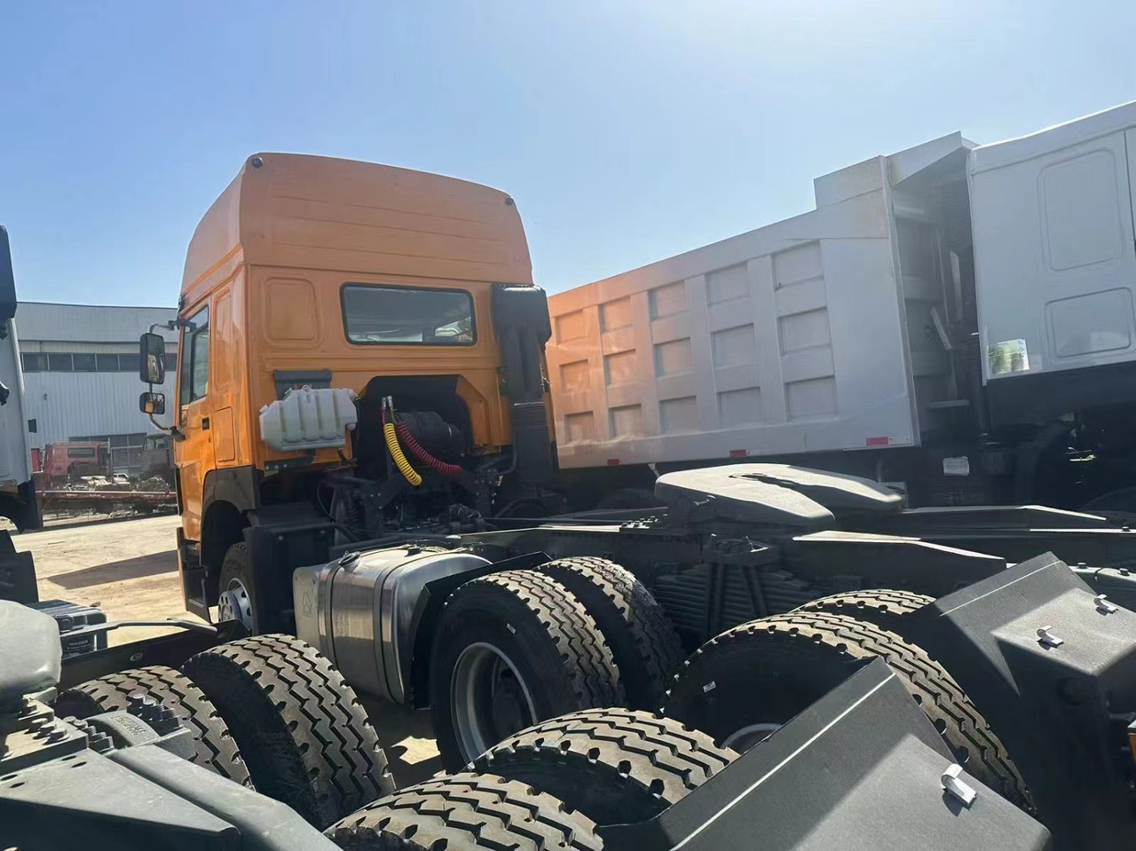 SINOTRUK HOWO 371 Tractor Unit Click for Discount - شاحنة قلاب: صورة 2 SINOTRUK HOWO 371 Tractor Unit Click for Discount - شاحنة قلاب: صورة 2