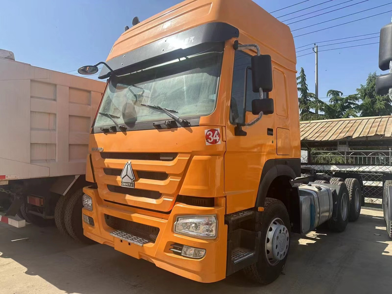 SINOTRUK HOWO 371 Tractor Unit Click for Discount - شاحنة قلاب: صورة 1 SINOTRUK HOWO 371 Tractor Unit Click for Discount - شاحنة قلاب: صورة 1