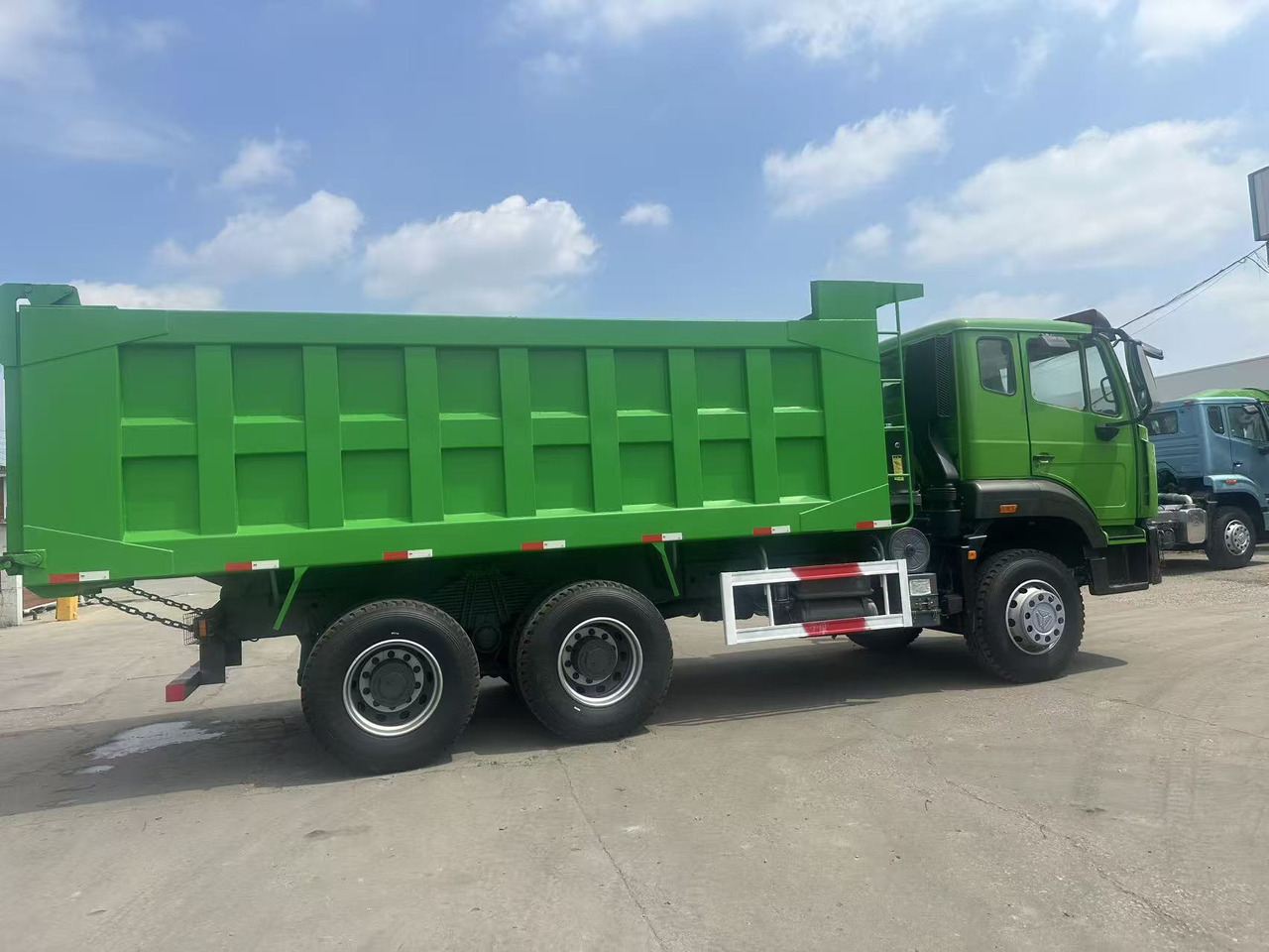 SINOTRUK HOWO 6x4 Dump Truck Click for Discount - شاحنة قلاب: صورة 5 SINOTRUK HOWO 6x4 Dump Truck Click for Discount - شاحنة قلاب: صورة 5