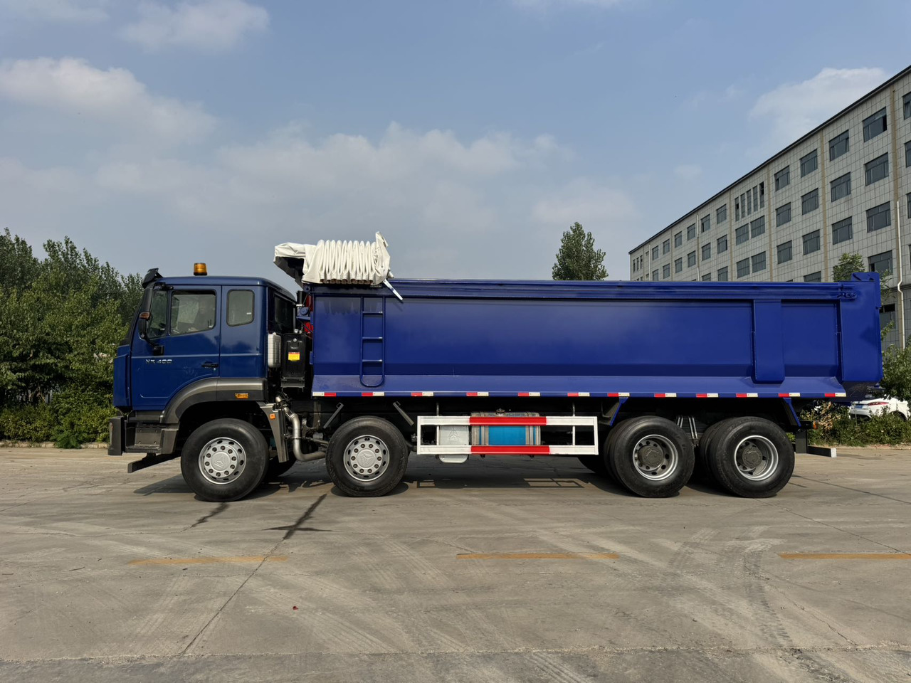 SINOTRUK HOWO Dump Truck 8x4 Click for Discount - شاحنة قلاب: صورة 5 SINOTRUK HOWO Dump Truck 8x4 Click for Discount - شاحنة قلاب: صورة 5