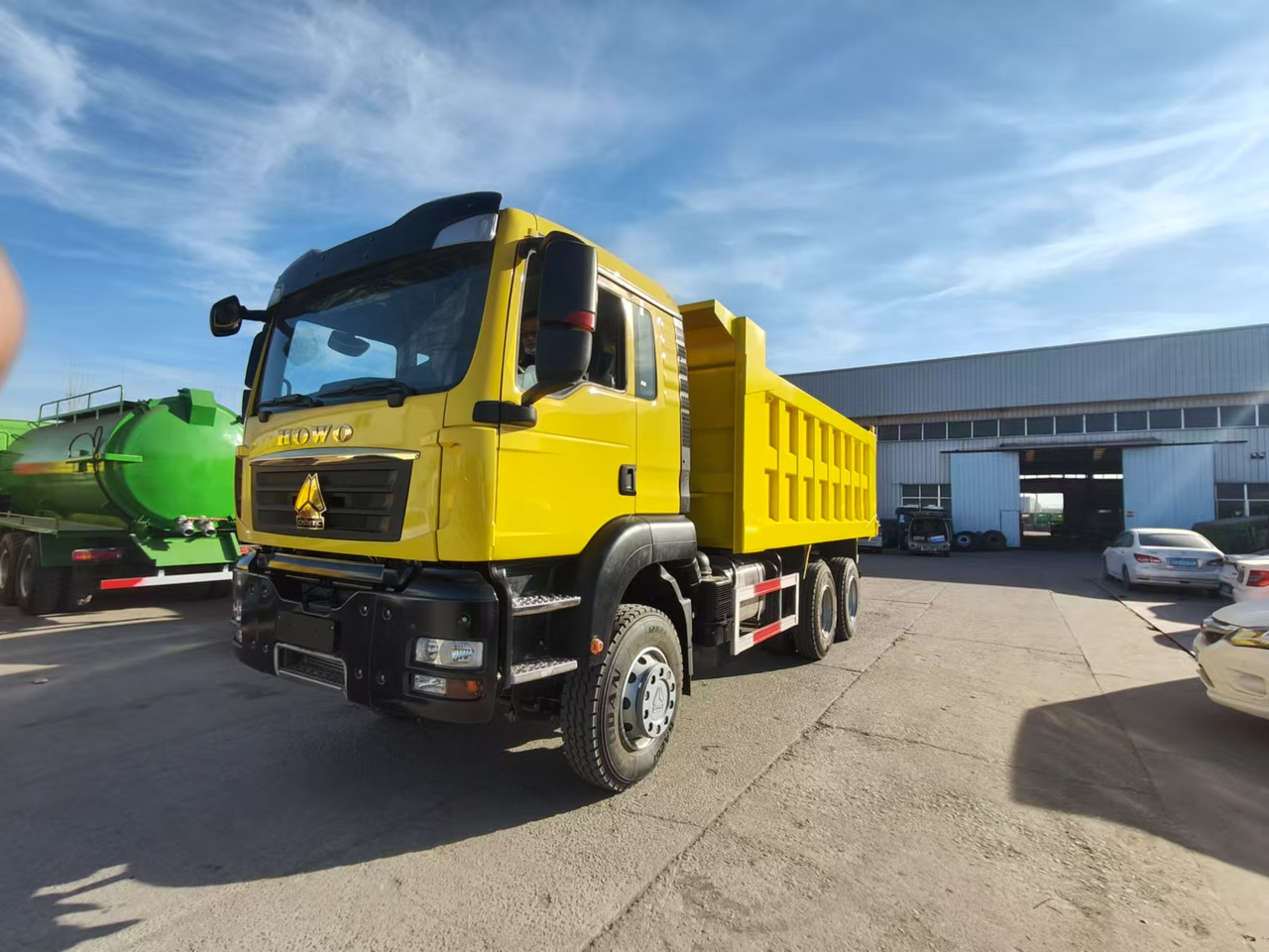 SINOTRUK HOWO T5G 380HP Click for Discount - شاحنة قلاب: صورة 1 SINOTRUK HOWO T5G 380HP Click for Discount - شاحنة قلاب: صورة 1