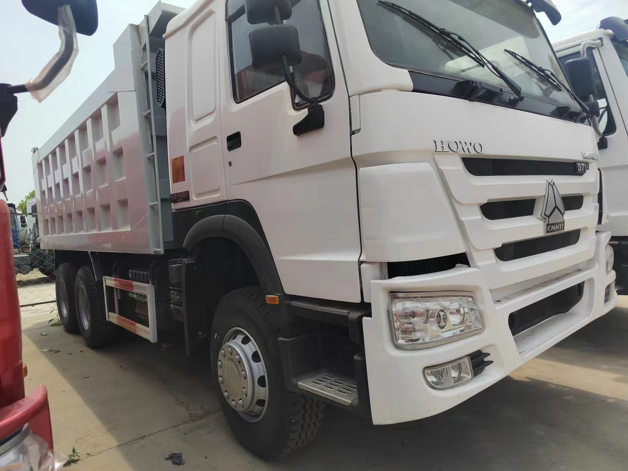 Sino HOWO 6x4 Dump Truck Click for Discount - شاحنة قلاب: صورة 5 Sino HOWO 6x4 Dump Truck Click for Discount - شاحنة قلاب: صورة 5