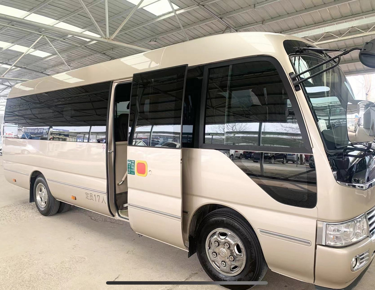 TOYOTA Coaster Mini Bus Click Here for Discount - حافلة نقل لمسافات طويلة: صورة 4 TOYOTA Coaster Mini Bus Click Here for Discount - حافلة نقل لمسافات طويلة: صورة 4