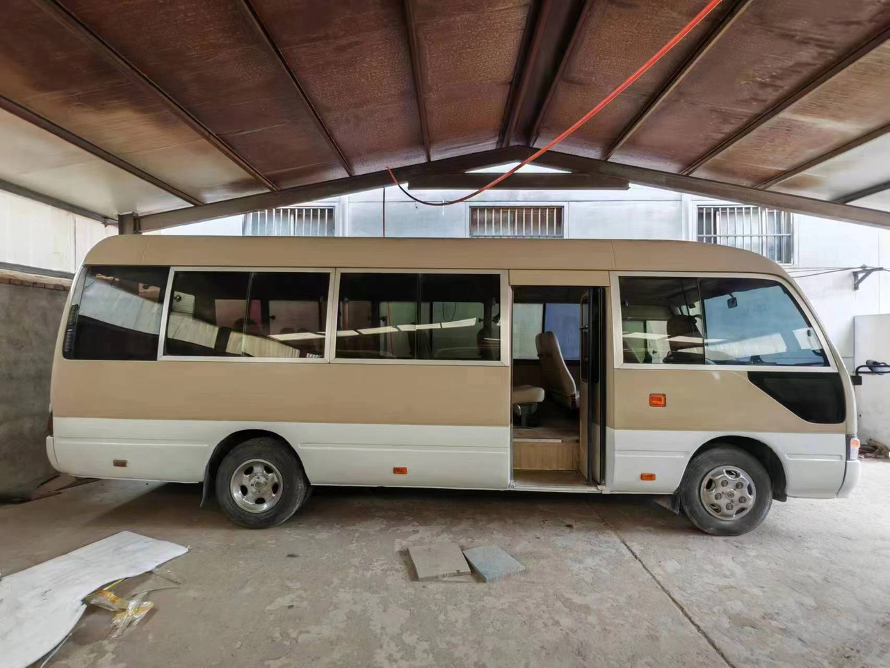 TOYOTA Coaster Mini Bus Click Here for Discount - حافلة نقل لمسافات طويلة: صورة 5 TOYOTA Coaster Mini Bus Click Here for Discount - حافلة نقل لمسافات طويلة: صورة 5