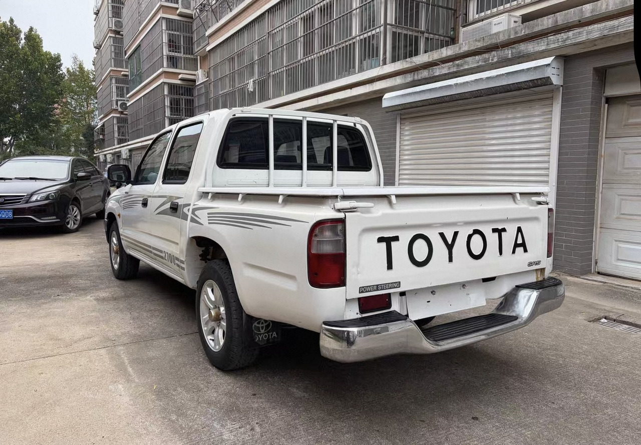TOYOTA Toyota Hilux Truck Click for Discount - شاحنة قلاب: صورة 4 TOYOTA Toyota Hilux Truck Click for Discount - شاحنة قلاب: صورة 4