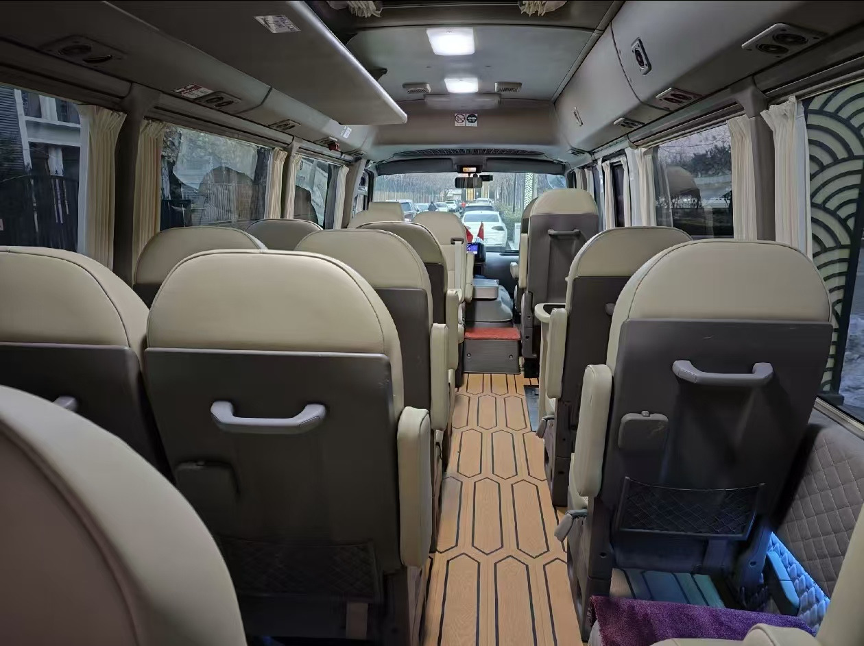 TOYOTA White Mini Bus Click Here for Discount - حافلة نقل لمسافات طويلة: صورة 2 TOYOTA White Mini Bus Click Here for Discount - حافلة نقل لمسافات طويلة: صورة 2