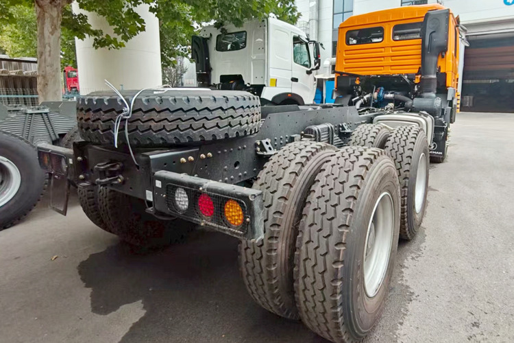 SHACMAN F3000 Shacman Truck Head for Sale in Saudi Arabia - رأس تريلا: صورة 3 SHACMAN F3000 Shacman Truck Head for Sale in Saudi Arabia - رأس تريلا: صورة 3