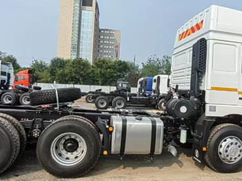 SHACMAN Shacman Truck Head for Sale in Congo - رأس تريلا: صورة 4 SHACMAN Shacman Truck Head for Sale in Congo - رأس تريلا: صورة 4