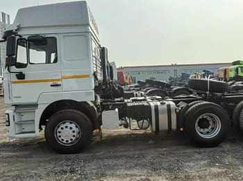 SHACMAN Shacman Truck Head for Sale in Congo - رأس تريلا: صورة 3 SHACMAN Shacman Truck Head for Sale in Congo - رأس تريلا: صورة 3