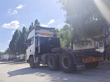 SHACMAN Shacman Truck Head for Sale in Namibia - رأس تريلا: صورة 3 SHACMAN Shacman Truck Head for Sale in Namibia - رأس تريلا: صورة 3