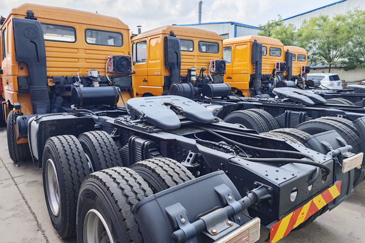 SHACMAN Used Shacman Truck Tractor for Sale in Jamaica - رأس تريلا: صورة 3 SHACMAN Used Shacman Truck Tractor for Sale in Jamaica - رأس تريلا: صورة 3