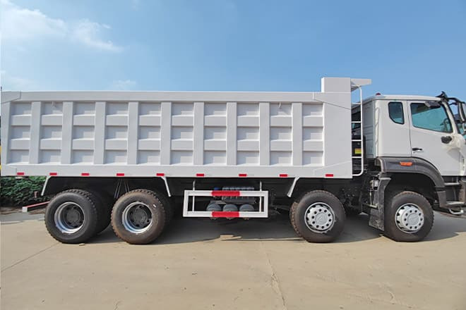 SINOTRUK Sinotruk Howo 8x4 Dump Truck for Sale in Guinea - شاحنة قلاب: صورة 3 SINOTRUK Sinotruk Howo 8x4 Dump Truck for Sale in Guinea - شاحنة قلاب: صورة 3