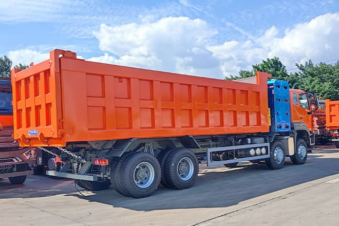 SINOTRUK Sinotruk Howo 8x4 Tipper Trucks for Sale in Ghana - شاحنة قلاب: صورة 2 SINOTRUK Sinotruk Howo 8x4 Tipper Trucks for Sale in Ghana - شاحنة قلاب: صورة 2