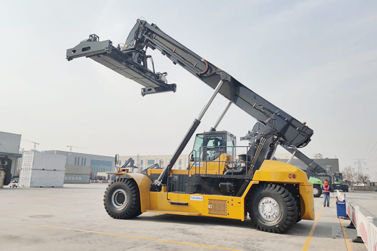 XCMG Container Reach Stacker for Sale in Ghana - آلة نقل الحاويات: صورة 4 XCMG Container Reach Stacker for Sale in Ghana - آلة نقل الحاويات: صورة 4