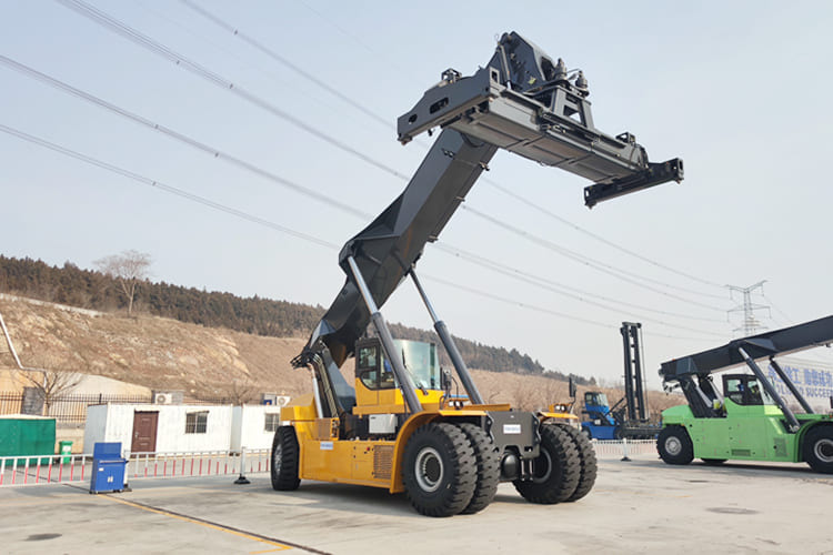 XCMG Container Reach Stacker for Sale in Ghana - آلة نقل الحاويات: صورة 2 XCMG Container Reach Stacker for Sale in Ghana - آلة نقل الحاويات: صورة 2