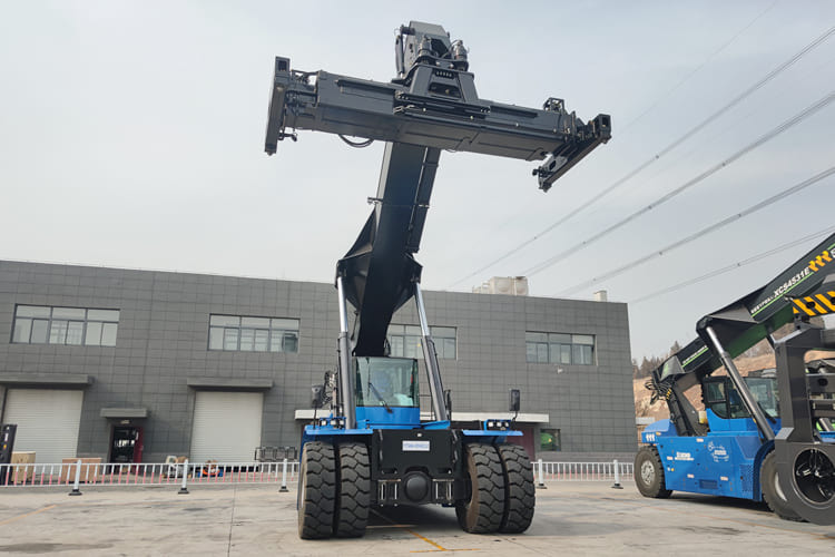 XCMG Reach Stacker Container Handler for sale in Malawi - آلة نقل الحاويات: صورة 3 XCMG Reach Stacker Container Handler for sale in Malawi - آلة نقل الحاويات: صورة 3