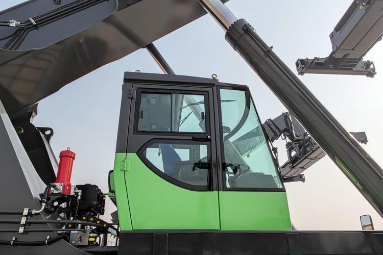 XCMG Reach Stacker Price for Sale in Guyana - آلة نقل الحاويات: صورة 4 XCMG Reach Stacker Price for Sale in Guyana - آلة نقل الحاويات: صورة 4