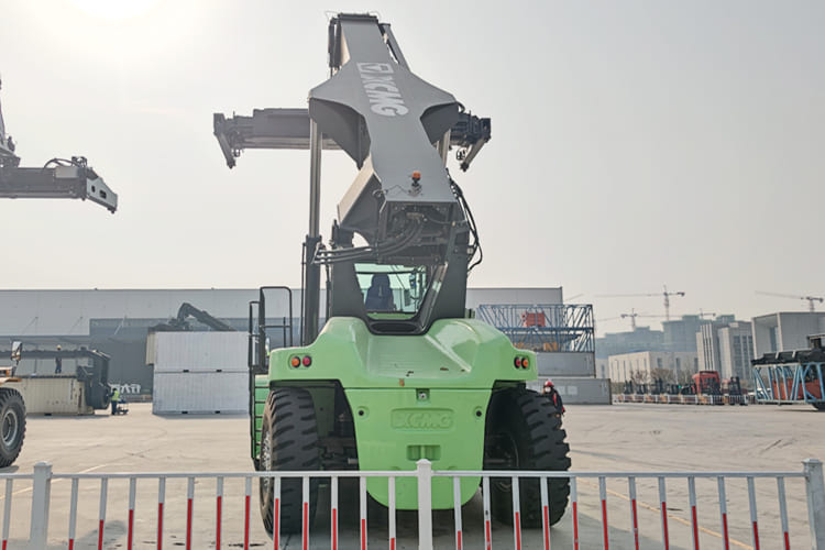 XCMG Reach Stacker Price for Sale in Guyana - آلة نقل الحاويات: صورة 3 XCMG Reach Stacker Price for Sale in Guyana - آلة نقل الحاويات: صورة 3