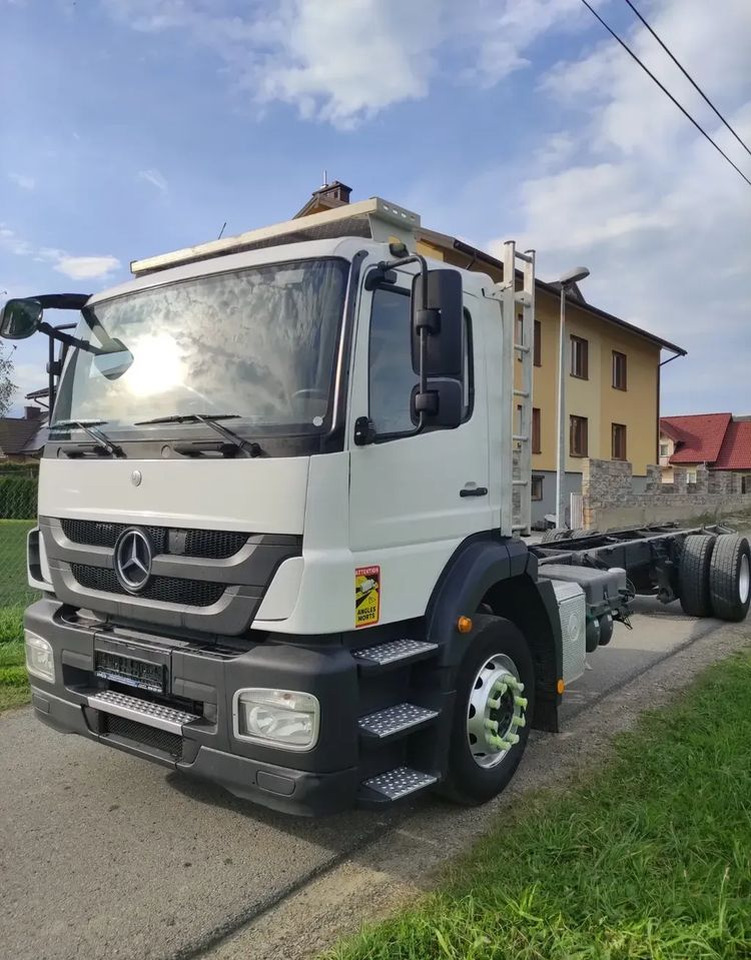 Mercedes-Benz AXOR 1829 rama do zabudowy blokada mostu - شاحنة بهيكل معدني للمقصورة: صورة 4 Mercedes-Benz AXOR 1829 rama do zabudowy blokada mostu - شاحنة بهيكل معدني للمقصورة: صورة 4