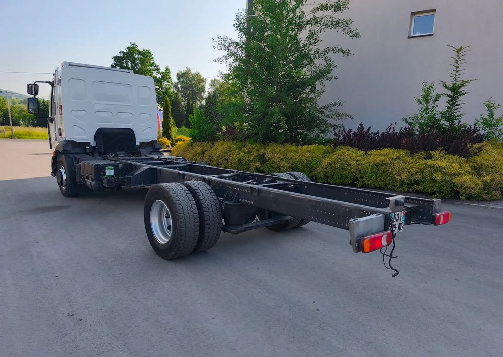 Renault Gama D 16.250 rama do zabudowy poduszka blokada mostu - شاحنة بهيكل معدني للمقصورة: صورة 4 Renault Gama D 16.250 rama do zabudowy poduszka blokada mostu - شاحنة بهيكل معدني للمقصورة: صورة 4