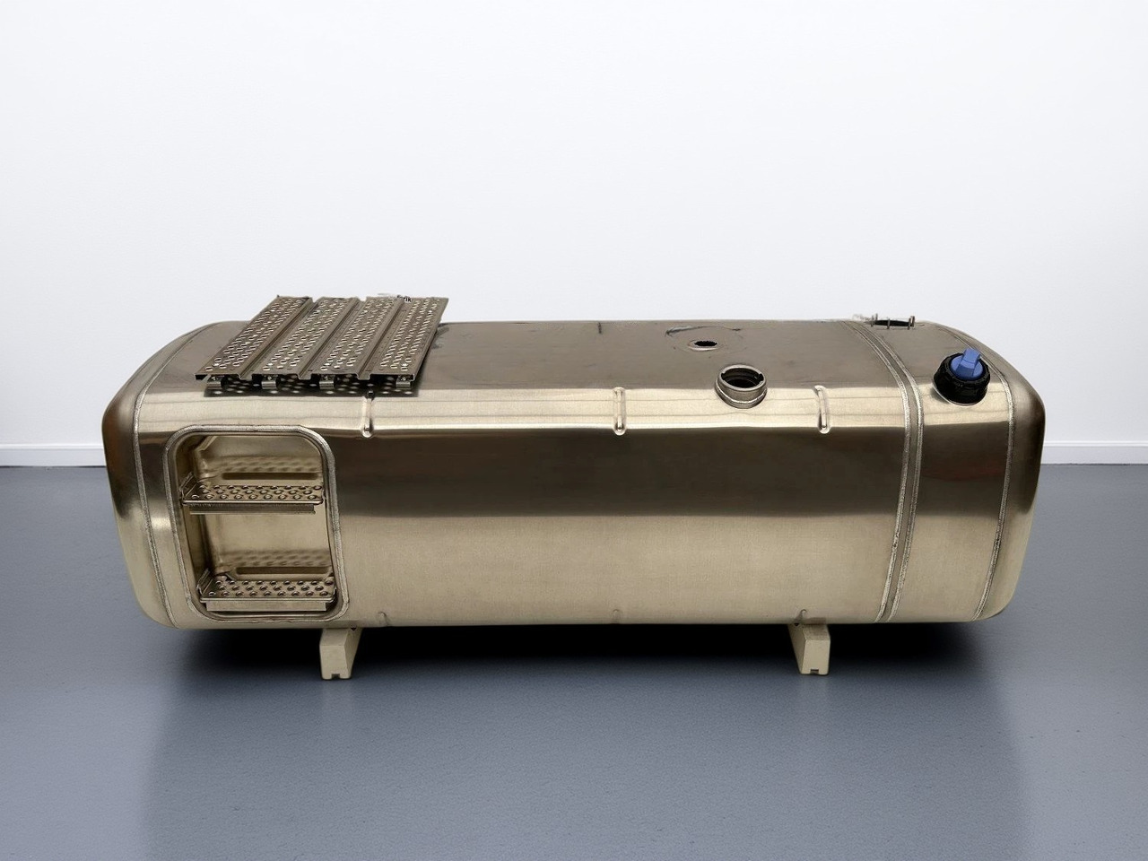 MERCEDES-BENZ - خزان الوقود: صورة 1 MERCEDES-BENZ - خزان الوقود: صورة 1