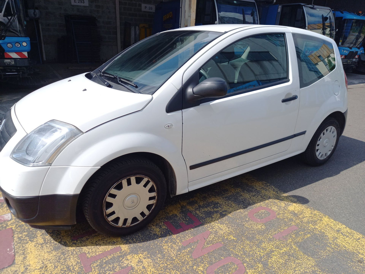 CITROEN C2 -Berline commerciale essence - 3 portes - 2 plac - سيارة: صورة 2 CITROEN C2 -Berline commerciale essence - 3 portes - 2 plac - سيارة: صورة 2