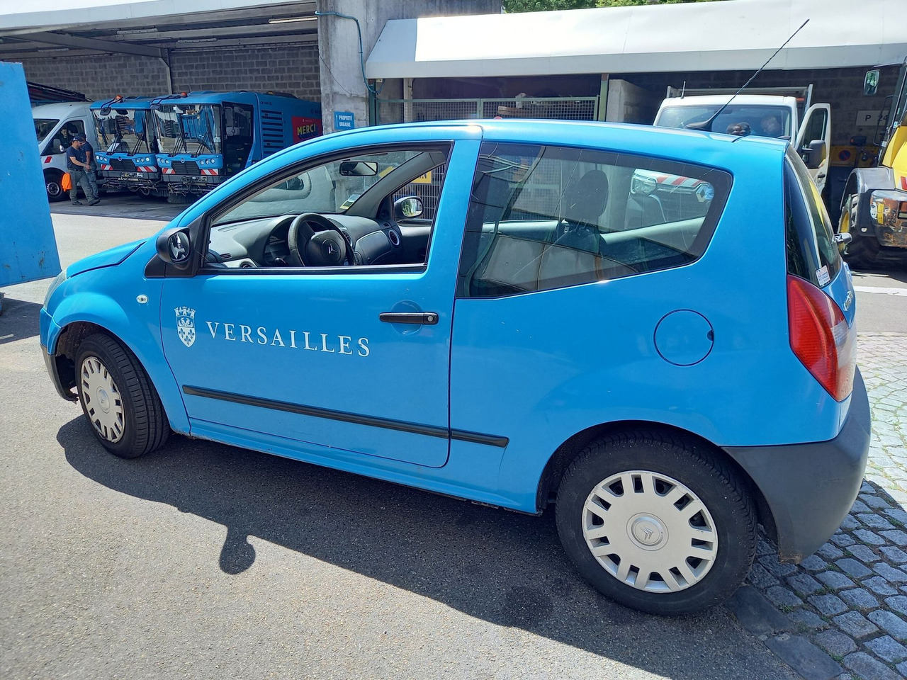 CITROEN C2 - Voiture berline commerciale essence - 3 portes - سيدان: صورة 4 CITROEN C2 - Voiture berline commerciale essence - 3 portes - سيدان: صورة 4