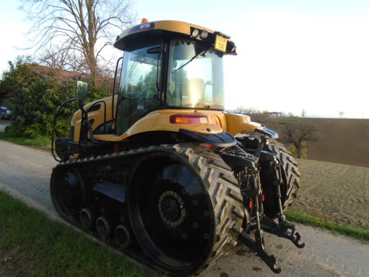 Challenger MT765B - جرار مجنزر: صورة 2 Challenger MT765B - جرار مجنزر: صورة 2