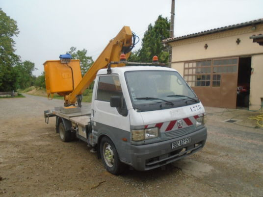 Mazda bongo - منصة محمولة مثبتة على الشاحنة: صورة 3 Mazda bongo - منصة محمولة مثبتة على الشاحنة: صورة 3