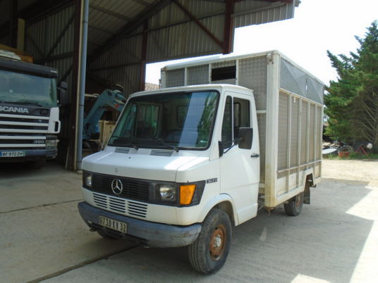 Mercedes 307D - شاحنة ماشية: صورة 3 Mercedes 307D - شاحنة ماشية: صورة 3