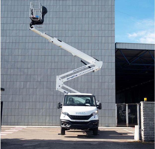 Oil & Steel Snake 2010 HE PLUS Sobre IVECO 35S14 Distancia entre ejes 3750 mm - منصة محمولة مثبتة على الشاحنة: صورة 2 Oil & Steel Snake 2010 HE PLUS Sobre IVECO 35S14 Distancia entre ejes 3750 mm - منصة محمولة مثبتة على الشاحنة: صورة 2