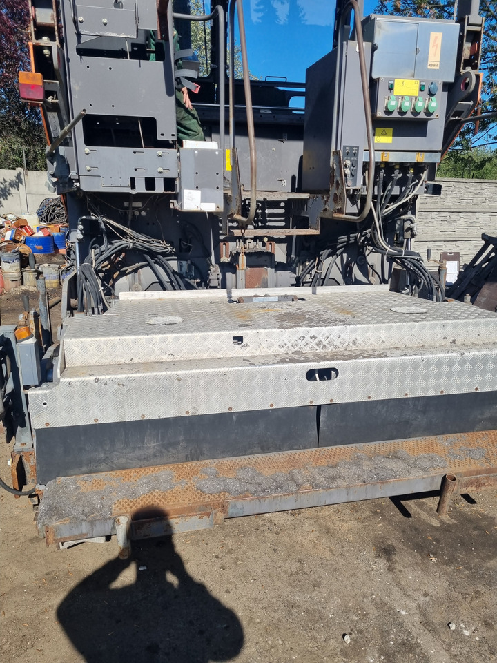 VOLVO TITAN 6870 - راصف أسفلت: صورة 1 VOLVO TITAN 6870 - راصف أسفلت: صورة 1