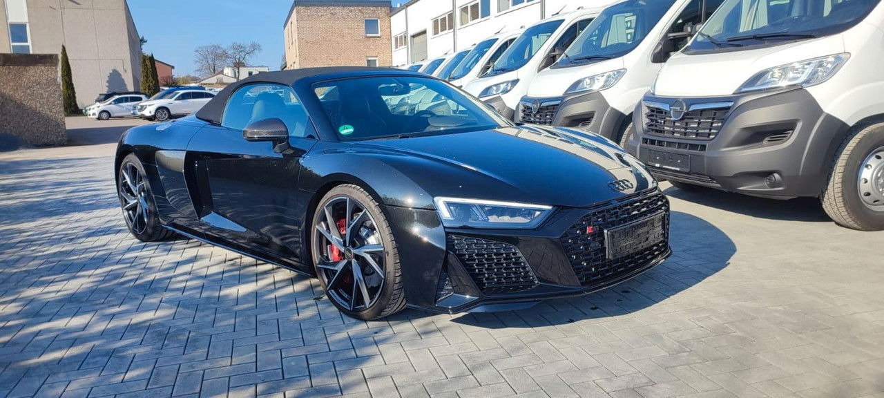 Audi R8 Spyder 5.2 FSI RWD performance - كابريوليه: صورة 4 Audi R8 Spyder 5.2 FSI RWD performance - كابريوليه: صورة 4