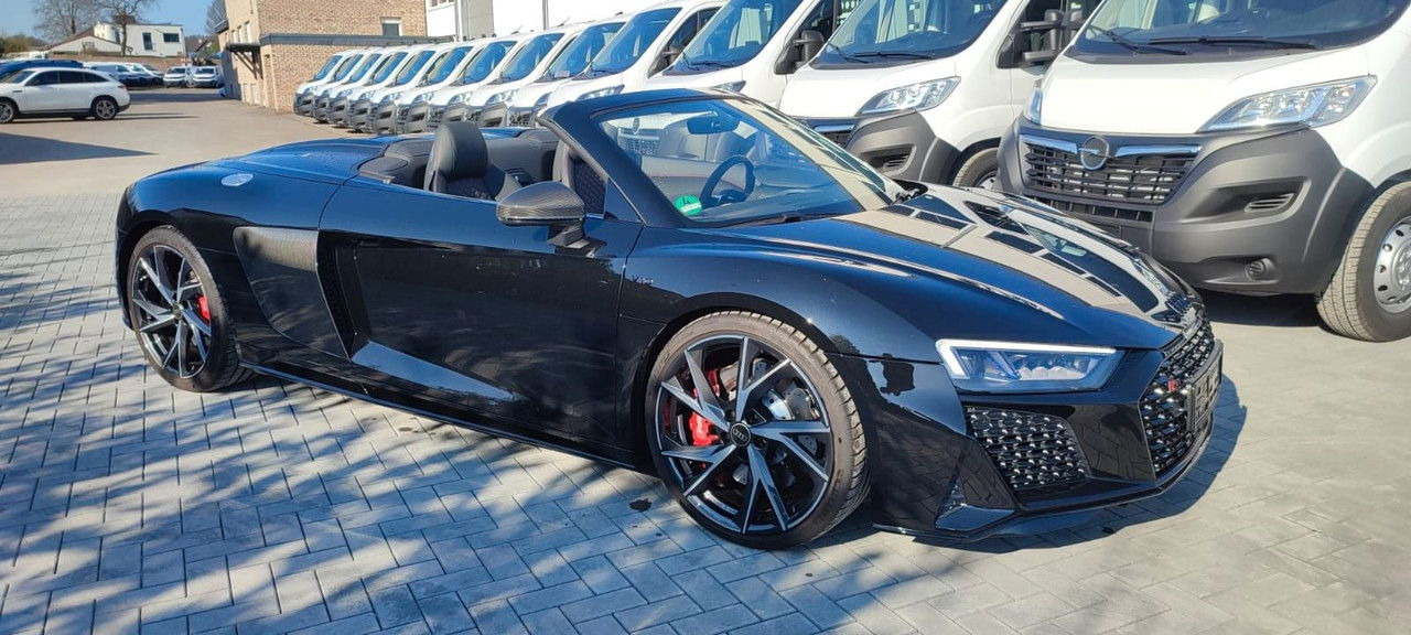 Audi R8 Spyder 5.2 FSI RWD performance - كابريوليه: صورة 2 Audi R8 Spyder 5.2 FSI RWD performance - كابريوليه: صورة 2