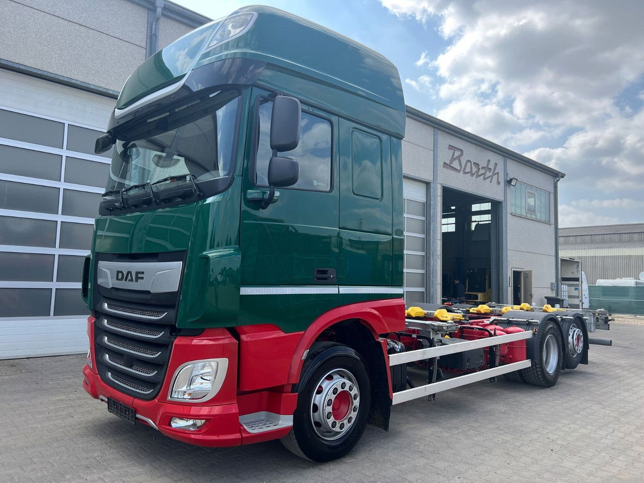 DAF XF 480 FAN SSC BDF C715/745 + Intarder + 2x Tank - ناقلة حاويات/ شاحنة حاويات: صورة 1 DAF XF 480 FAN SSC BDF C715/745 + Intarder + 2x Tank - ناقلة حاويات/ شاحنة حاويات: صورة 1