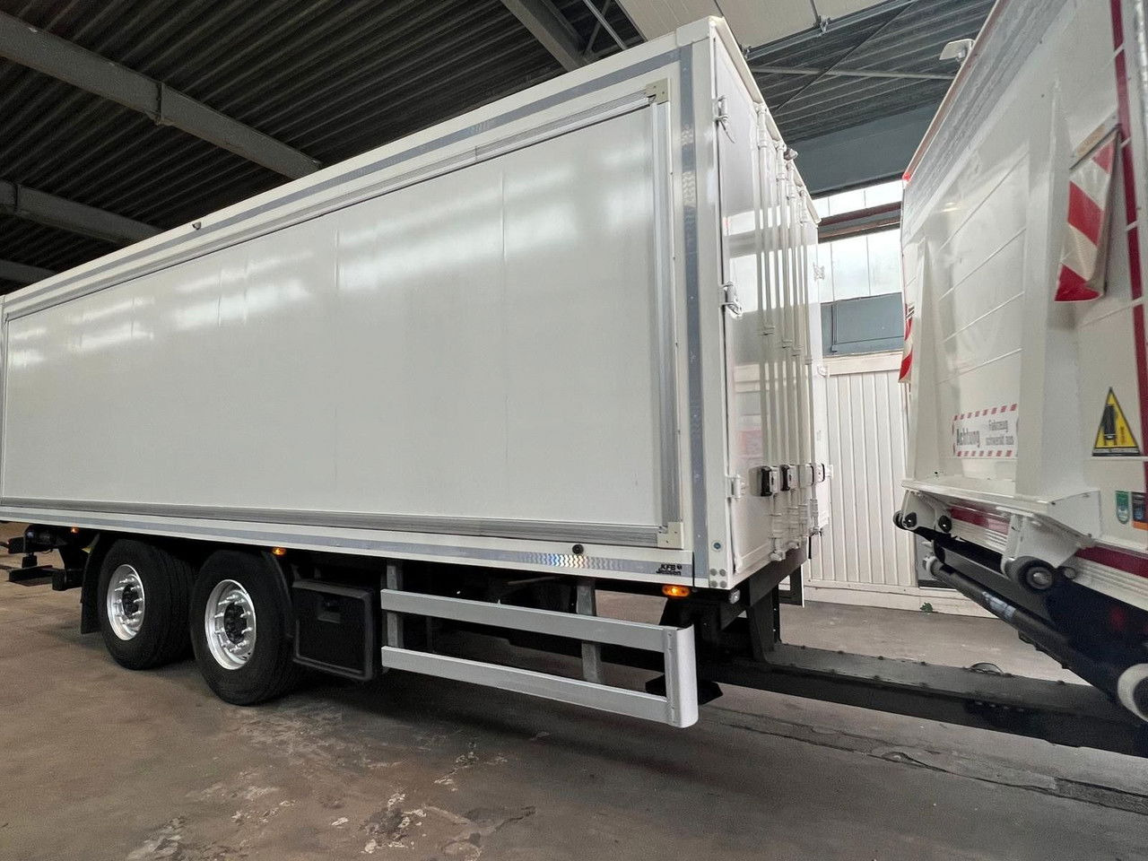 شاحنة صندوقية Mercedes-Benz Actros 2543 Komplettzug Voll-Luft - Lange Koffer: صورة 6 شاحنة صندوقية Mercedes-Benz Actros 2543 Komplettzug Voll-Luft - Lange Koffer: صورة 6